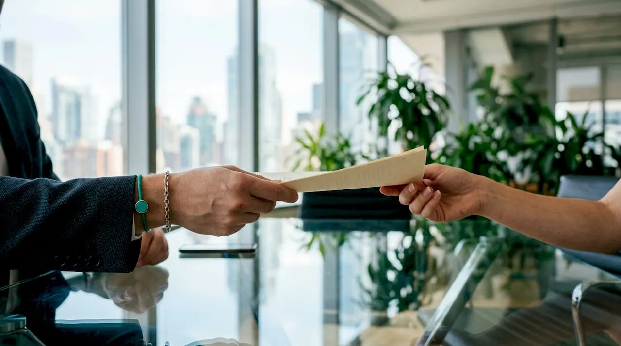 Hands exchanging data controller and processor contract